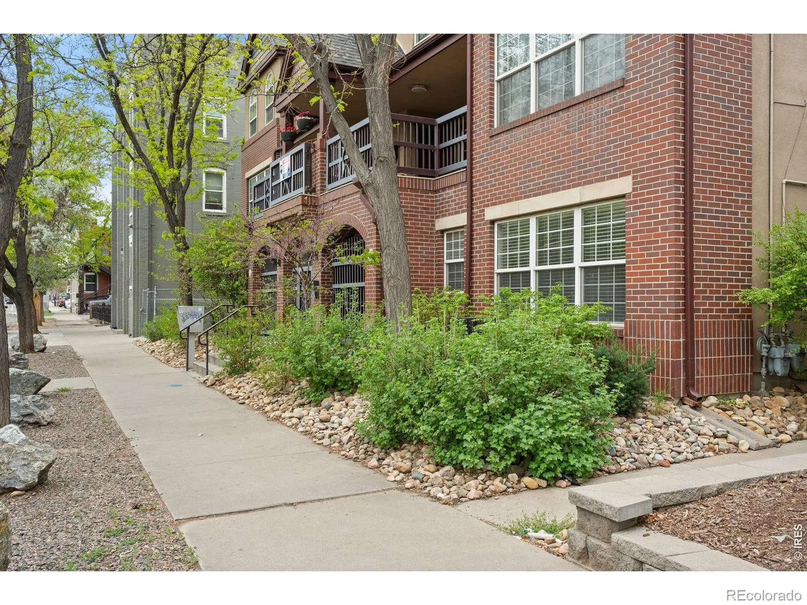 1641 N Washington Street #A Denver CO 80203 MLS #RECIR1057195 04222026214316 1600 21