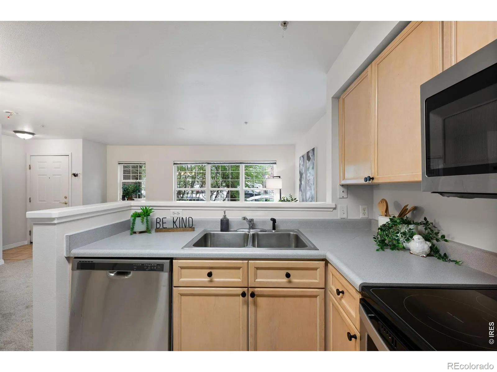1641 N Washington Street #A Denver CO 80203 MLS #RECIR1057195 04222026214316 1600 8