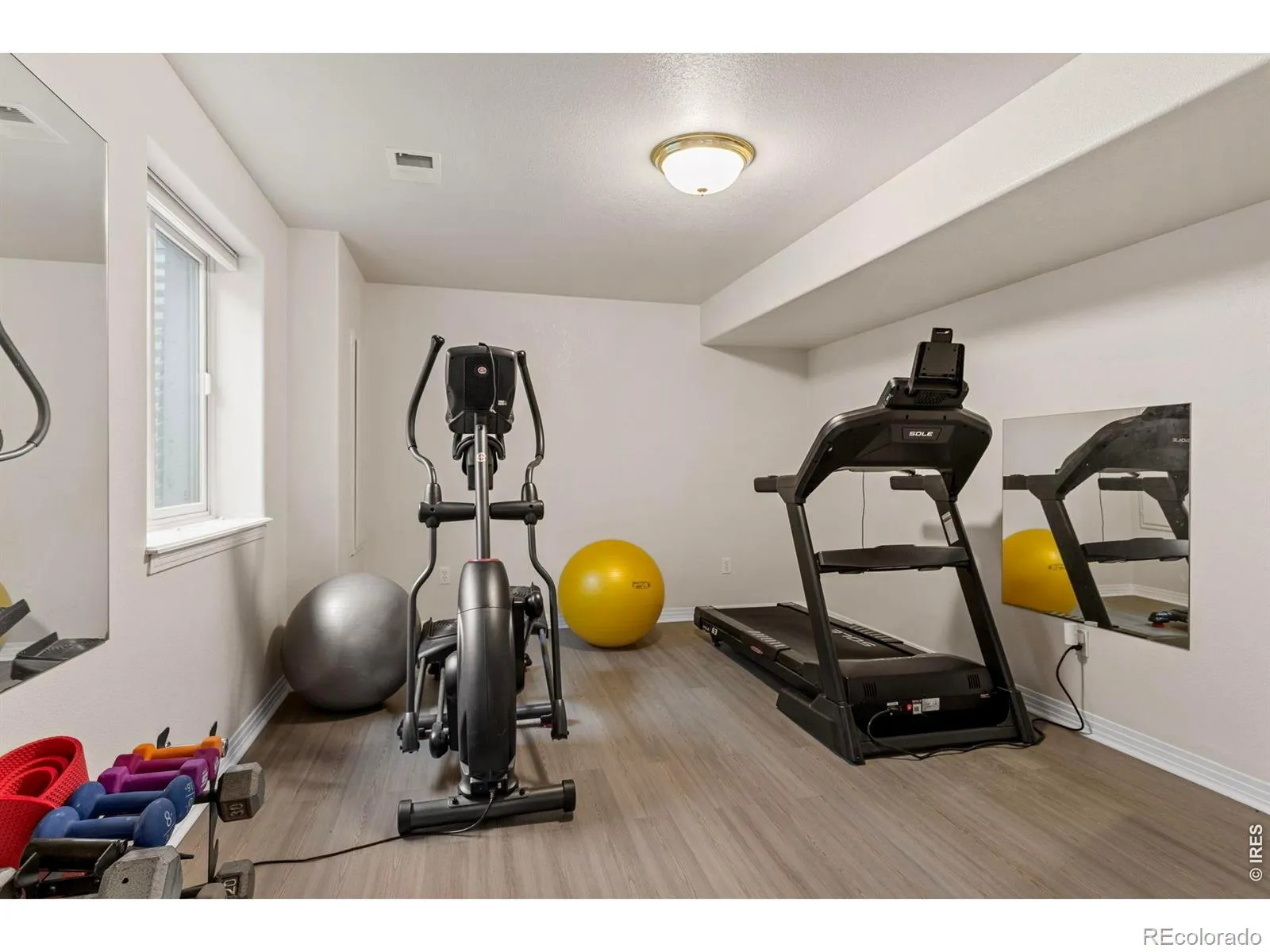 2517 Falcon Drive Longmont CO 80503 MLS #RECIR1057272 04232026172245 1600 25