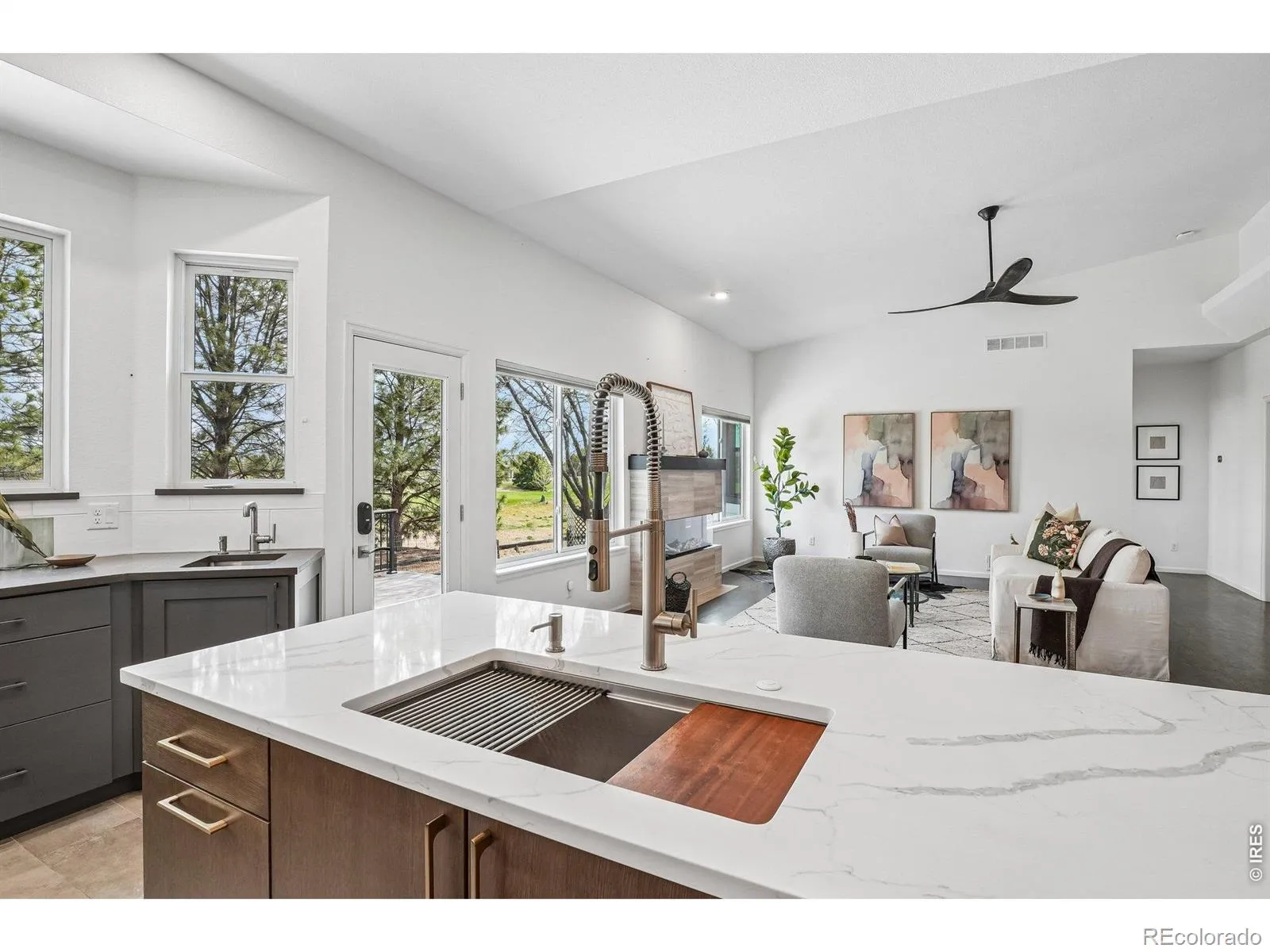 04232026205216 1600 16