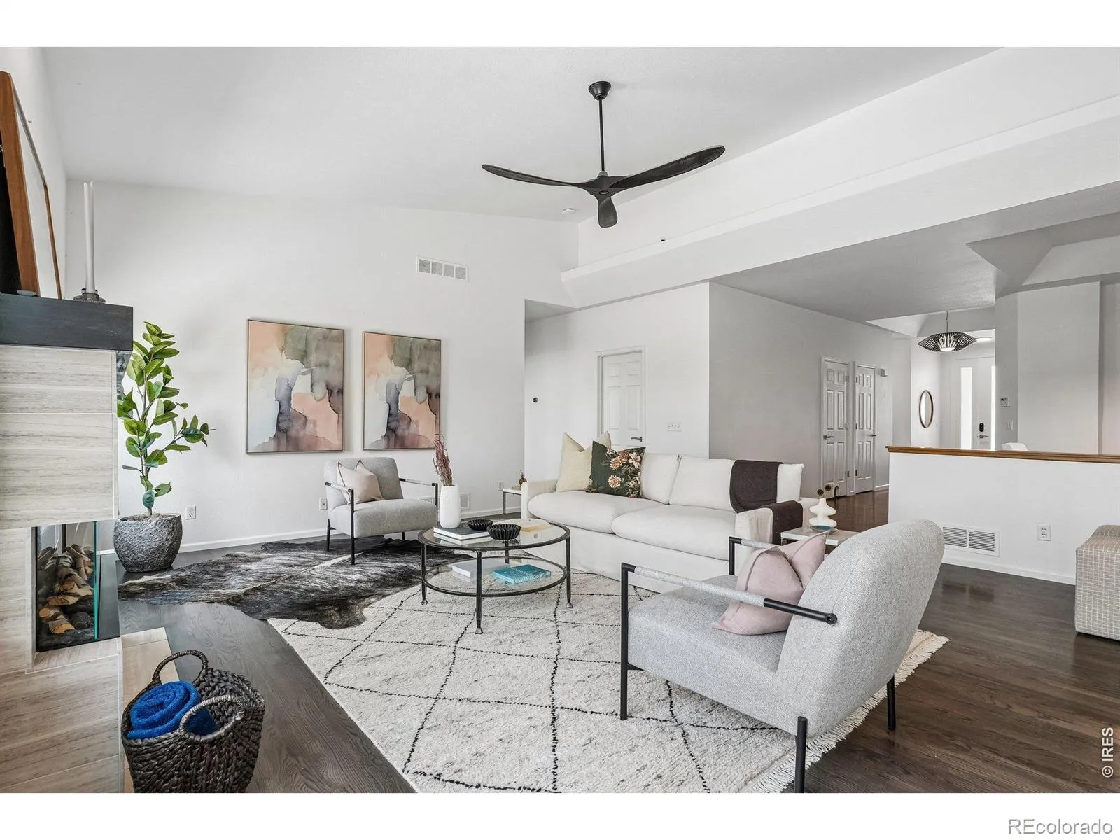 04232026205216 1600 21