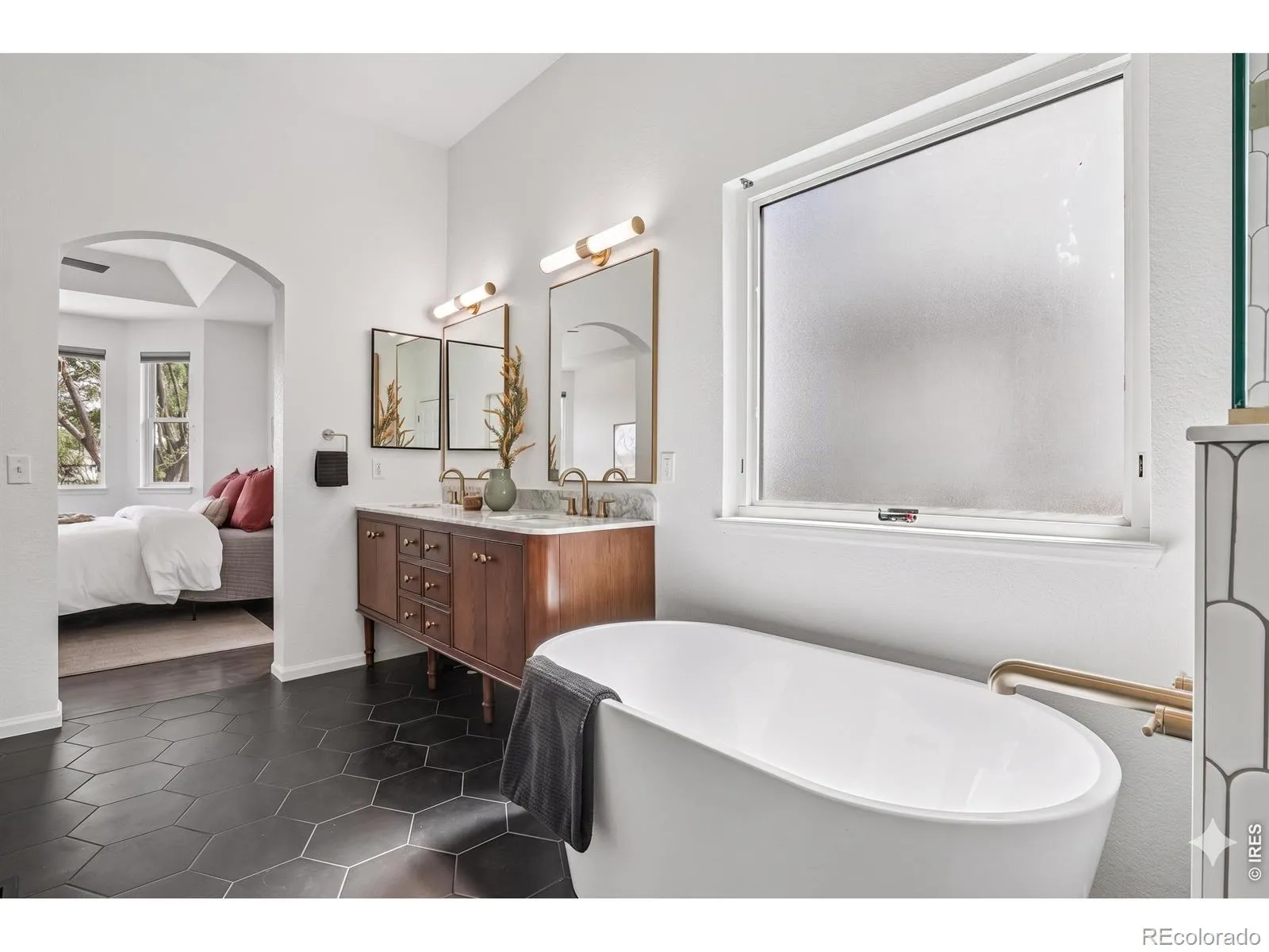 04232026205216 1600 28