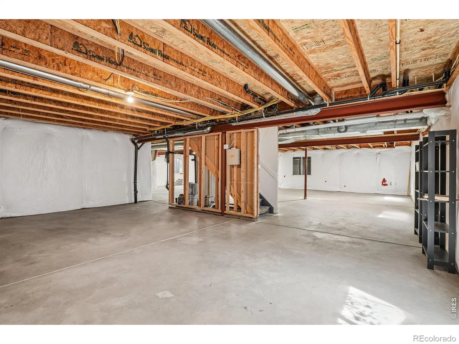 04232026205216 1600 38