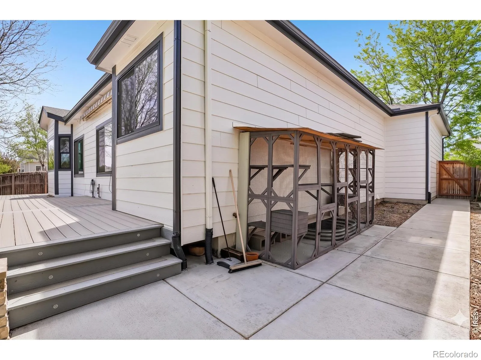 04232026205216 1600 44