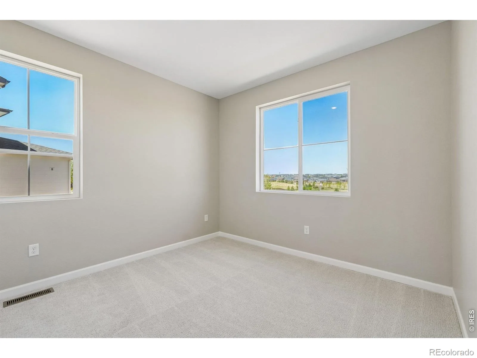 24406 E 35th Drive Aurora CO 80019 | MLS #RECIR1057455 09222026000525 1600 10