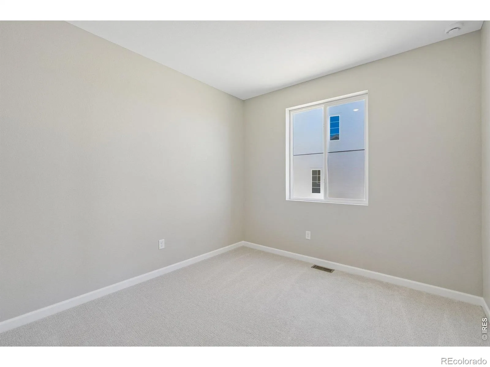 24406 E 35th Drive Aurora CO 80019 | MLS #RECIR1057455 09222026000525 1600 11