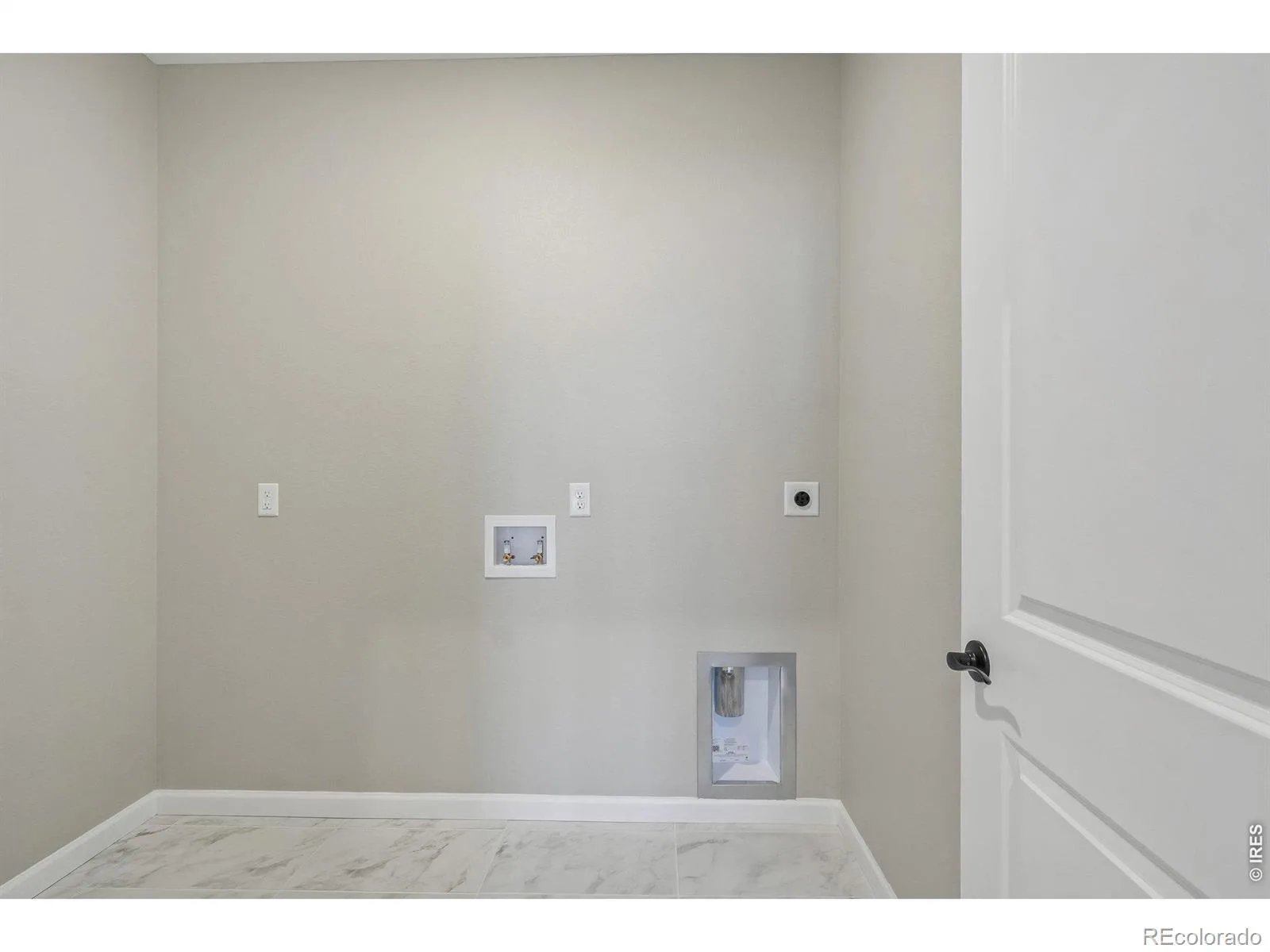 24406 E 35th Drive Aurora CO 80019 | MLS #RECIR1057455 09222026000525 1600 15