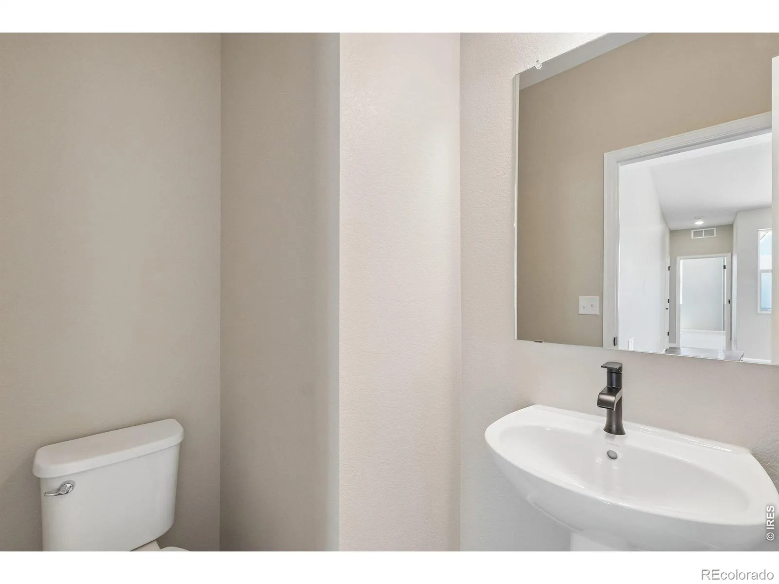 24406 E 35th Drive Aurora CO 80019 | MLS #RECIR1057455 09222026000525 1600 16