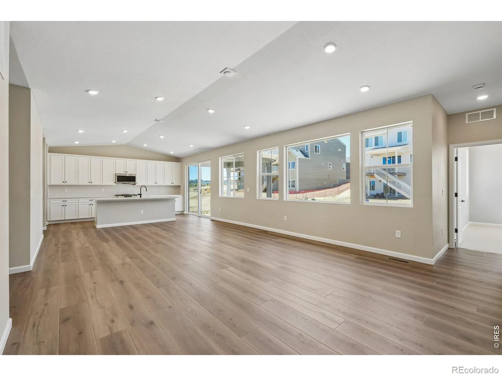 24406 E 35th Drive Aurora CO 80019 | MLS #RECIR1057455 09222026000525 1600 3