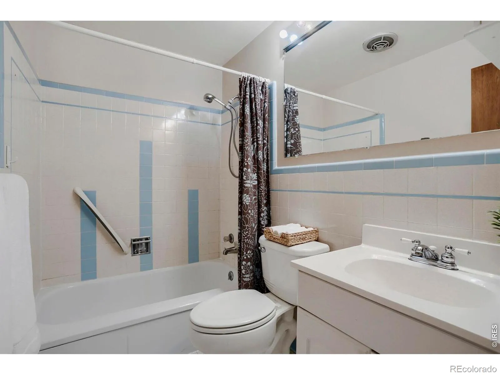 230 Agate Way Broomfield CO 80020 MLS #RECIR1057466 04242026220716 1600 14