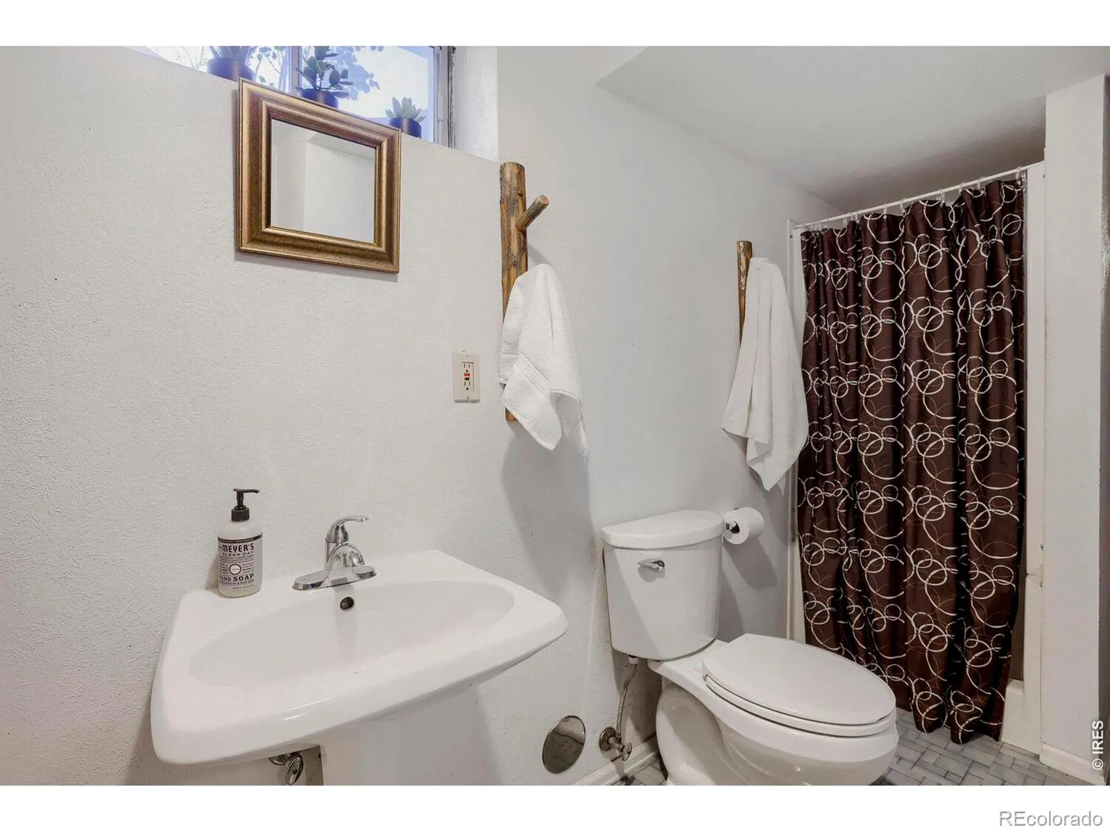 230 Agate Way Broomfield CO 80020 MLS #RECIR1057466 04242026220716 1600 18