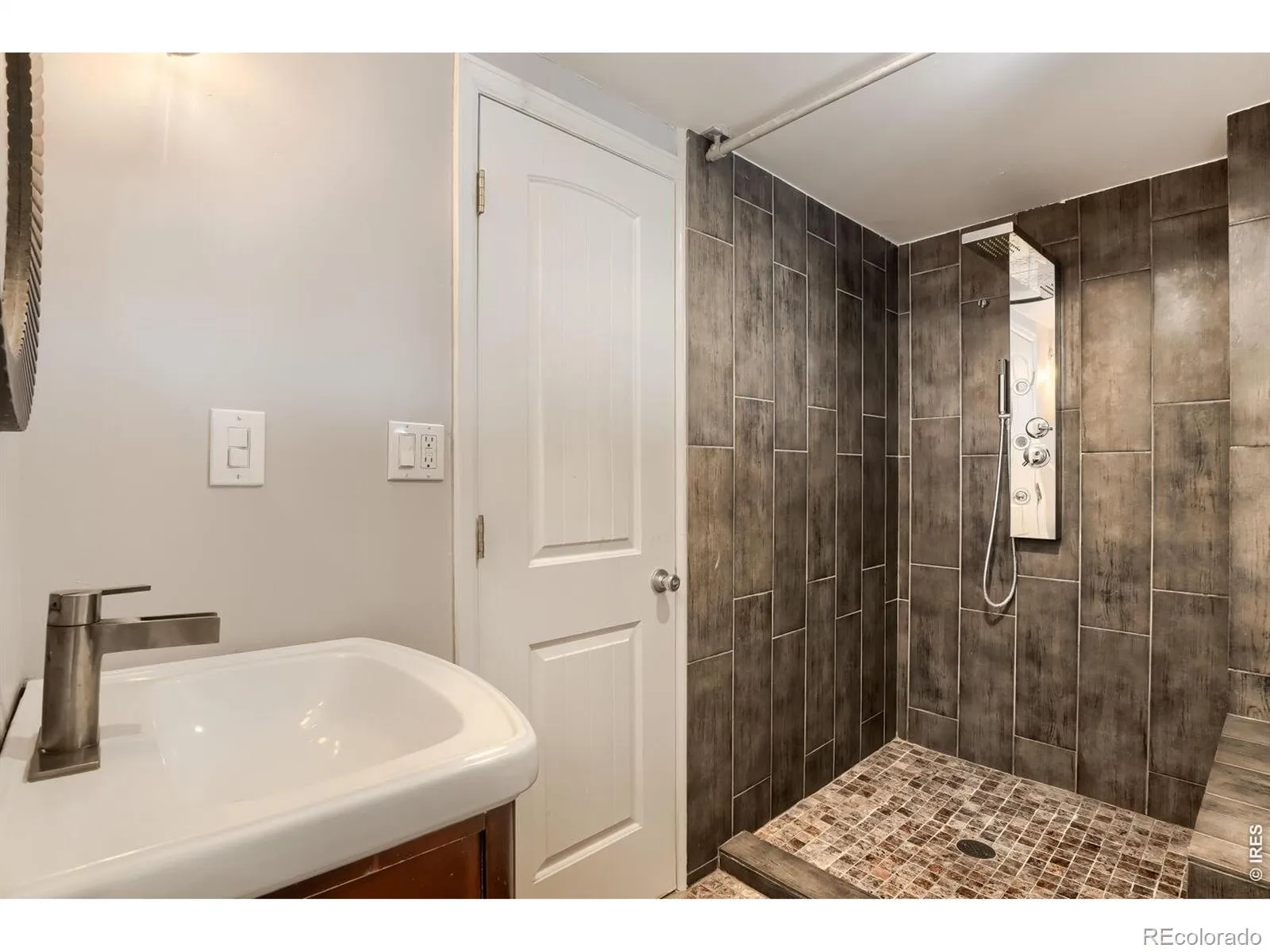 2929 Curtis Street Denver CO 80205 MLS #RECIR1057526 05212026005513 1600 32