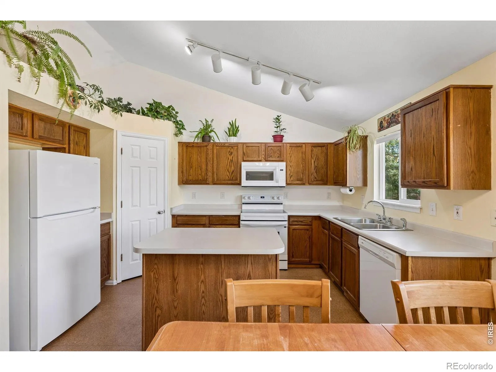 1421 Sorrel Court Longmont CO 80504 MLS #RECIR1057567 04272026190832 1600 10