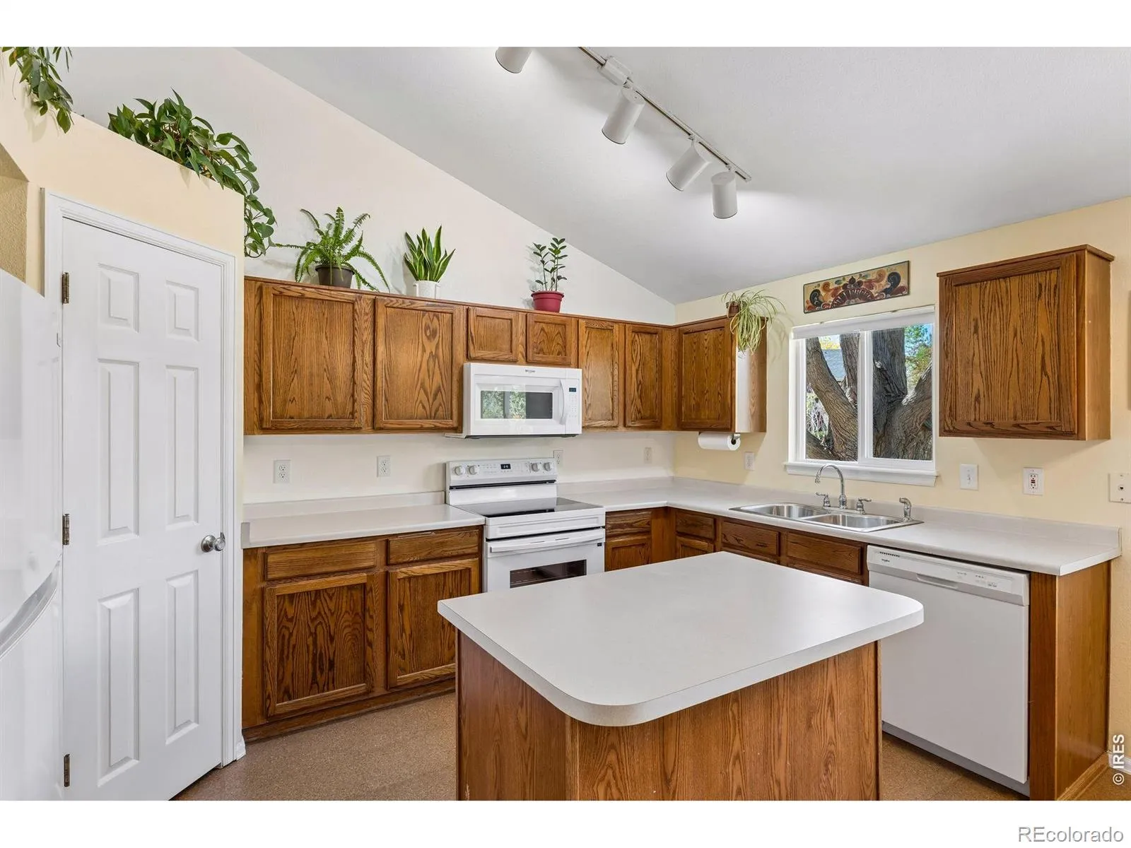 1421 Sorrel Court Longmont CO 80504 MLS #RECIR1057567 04272026190832 1600 12