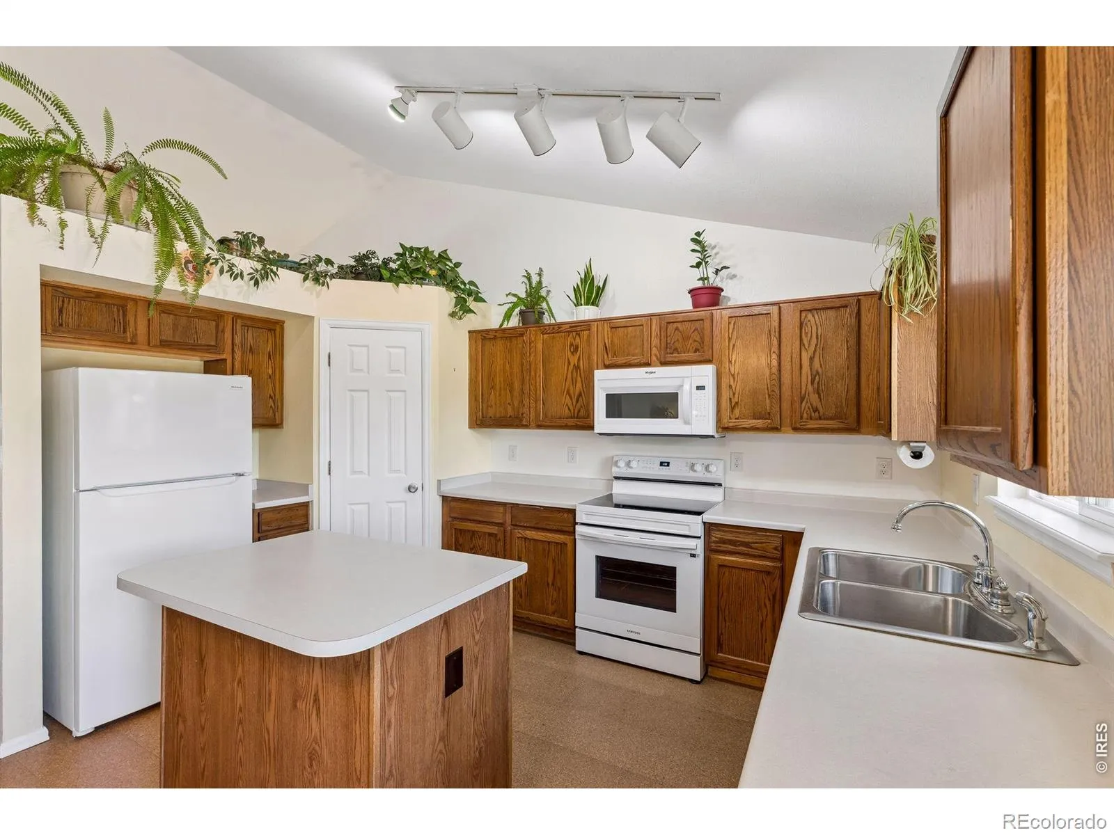1421 Sorrel Court Longmont CO 80504 MLS #RECIR1057567 04272026190832 1600 9