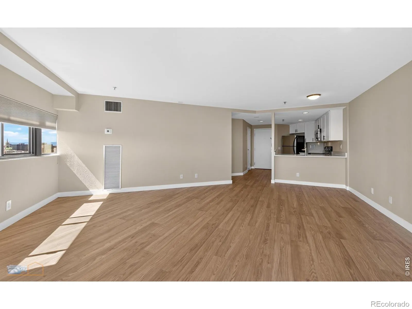 100 Park W Avenue #1305 Denver CO 80205 MLS #RECIR1057596 04272026233432 1600 10