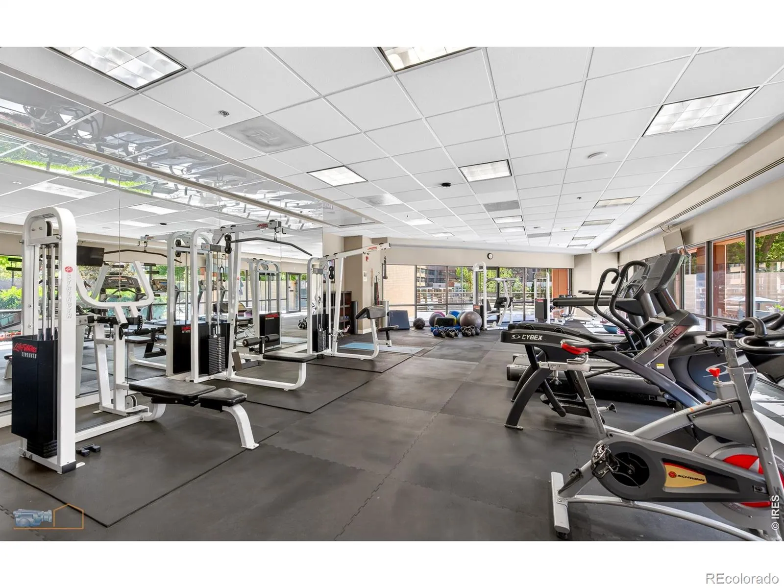 100 Park W Avenue #1305 Denver CO 80205 MLS #RECIR1057596 04272026233432 1600 31