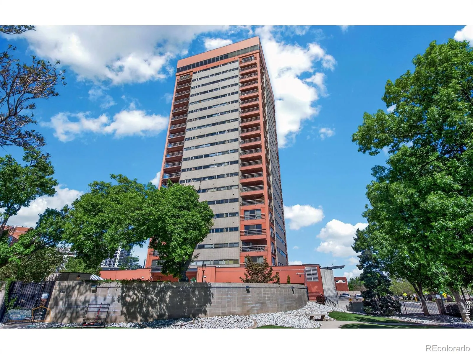 100 Park W Avenue #1305 Denver CO 80205 MLS #RECIR1057596 04272026233432 1600 41