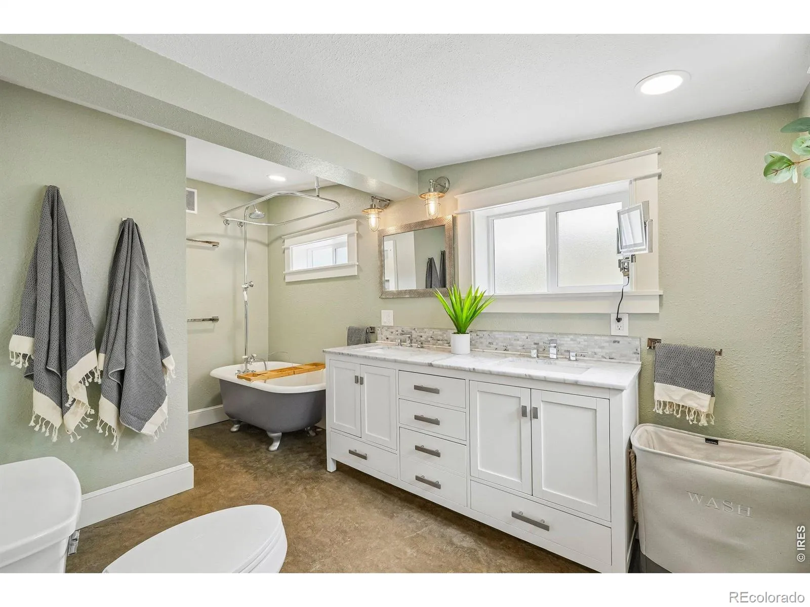 205 5th Avenue Longmont CO 80501 MLS #RECIR1057622 04282026163447 1600 20