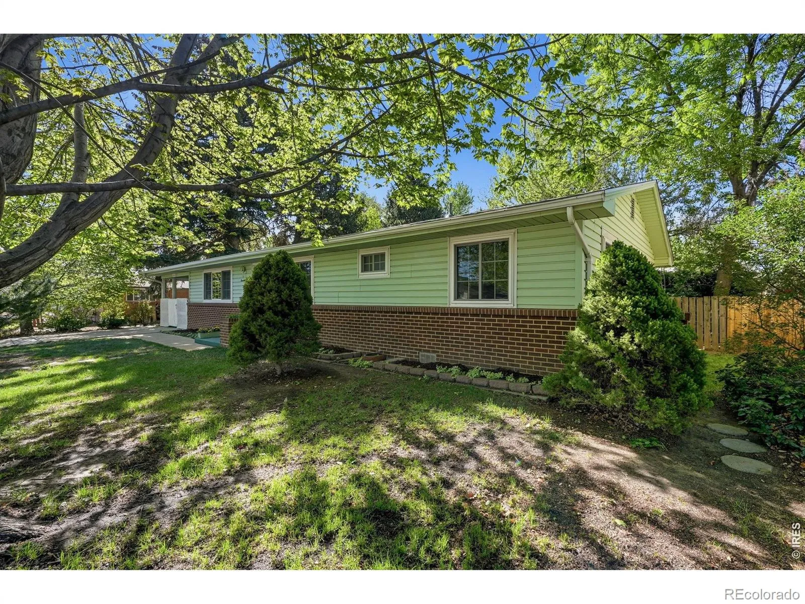 1413 Sharpe Place Longmont CO 80501 MLS #RECIR1057645 04282026202025 1600 25