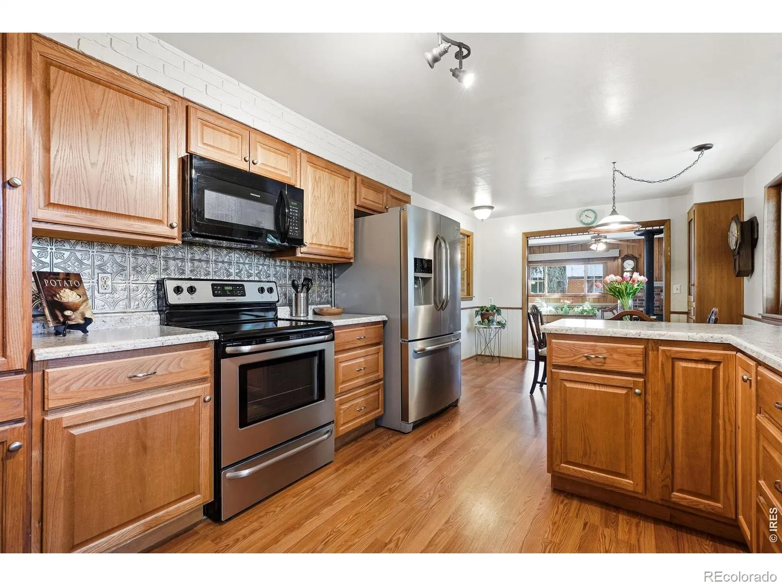 1413 Sharpe Place Longmont CO 80501 MLS #RECIR1057645 04282026202025 1600 8