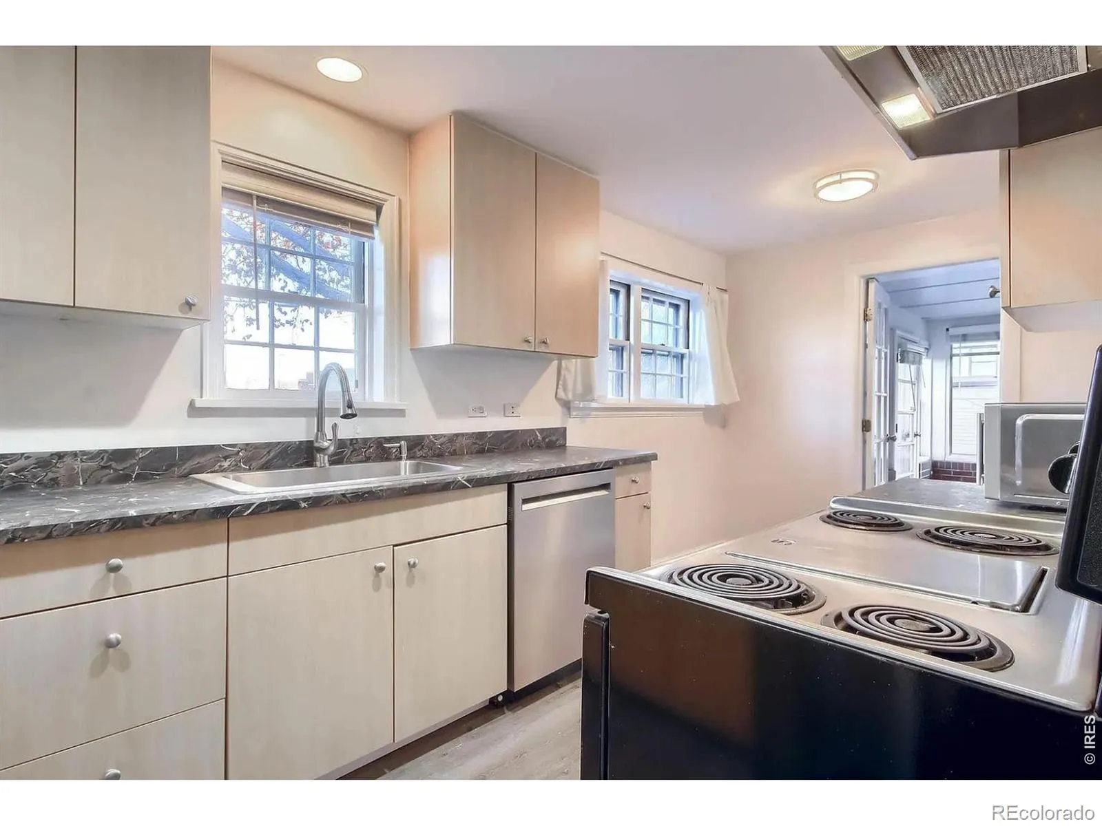 928 S Harrison Street Denver CO 80209 MLS #RECIR1057774 04292026233203 1600 12