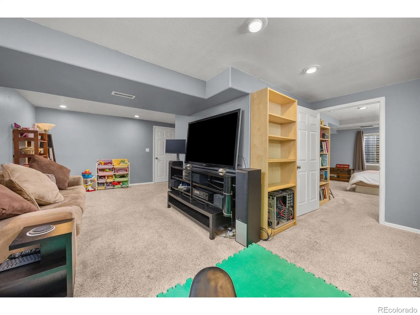 387 Oak Lane Broomfield CO 80020 MLS #RECIR1057810 04302026143719 1600 18