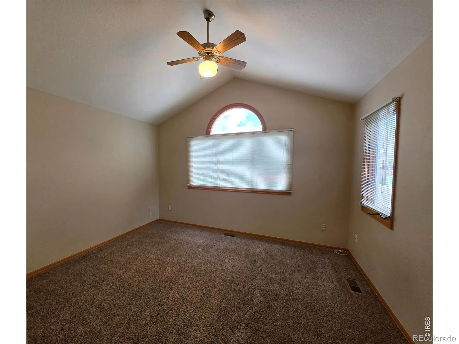1526 Tulip Court Longmont CO 80501 MLS #RECIR1057894 04302026212403 1600 13