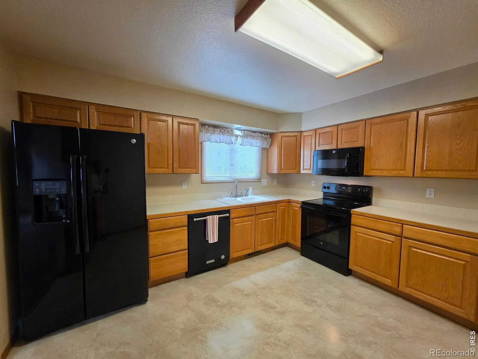 1526 Tulip Court Longmont CO 80501 MLS #RECIR1057894 04302026212403 1600 25