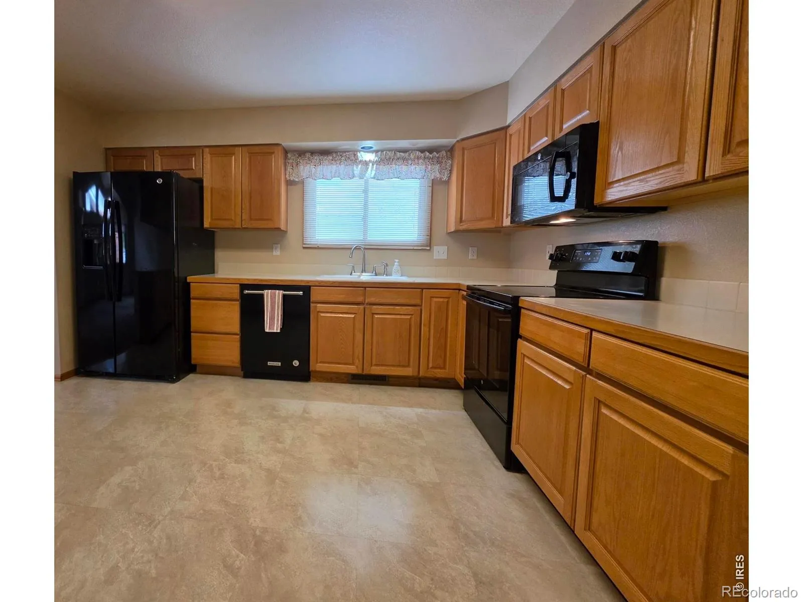 1526 Tulip Court Longmont CO 80501 MLS #RECIR1057894 04302026212403 1600 27