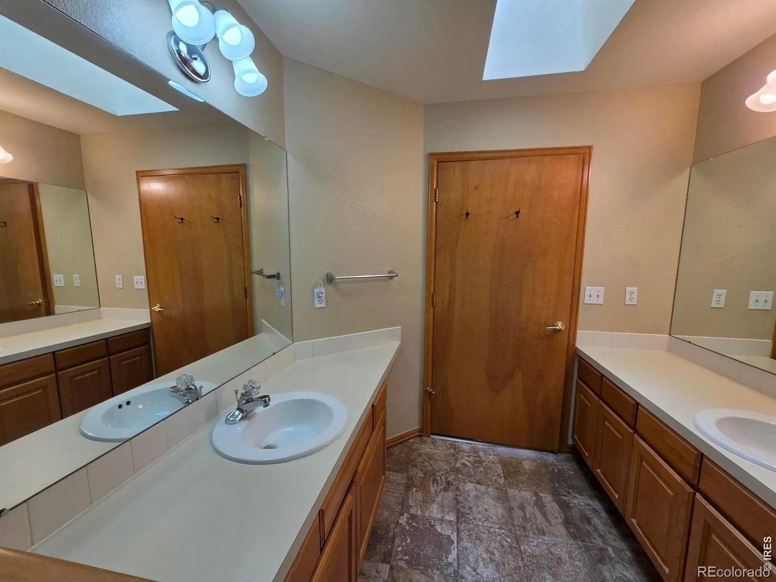 1526 Tulip Court Longmont CO 80501 MLS #RECIR1057894 04302026212403 1600 35