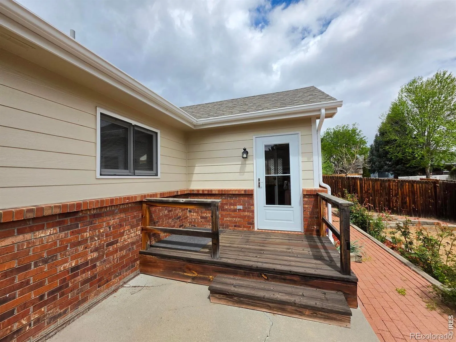 1526 Tulip Court Longmont CO 80501 MLS #RECIR1057894 04302026212403 1600 45