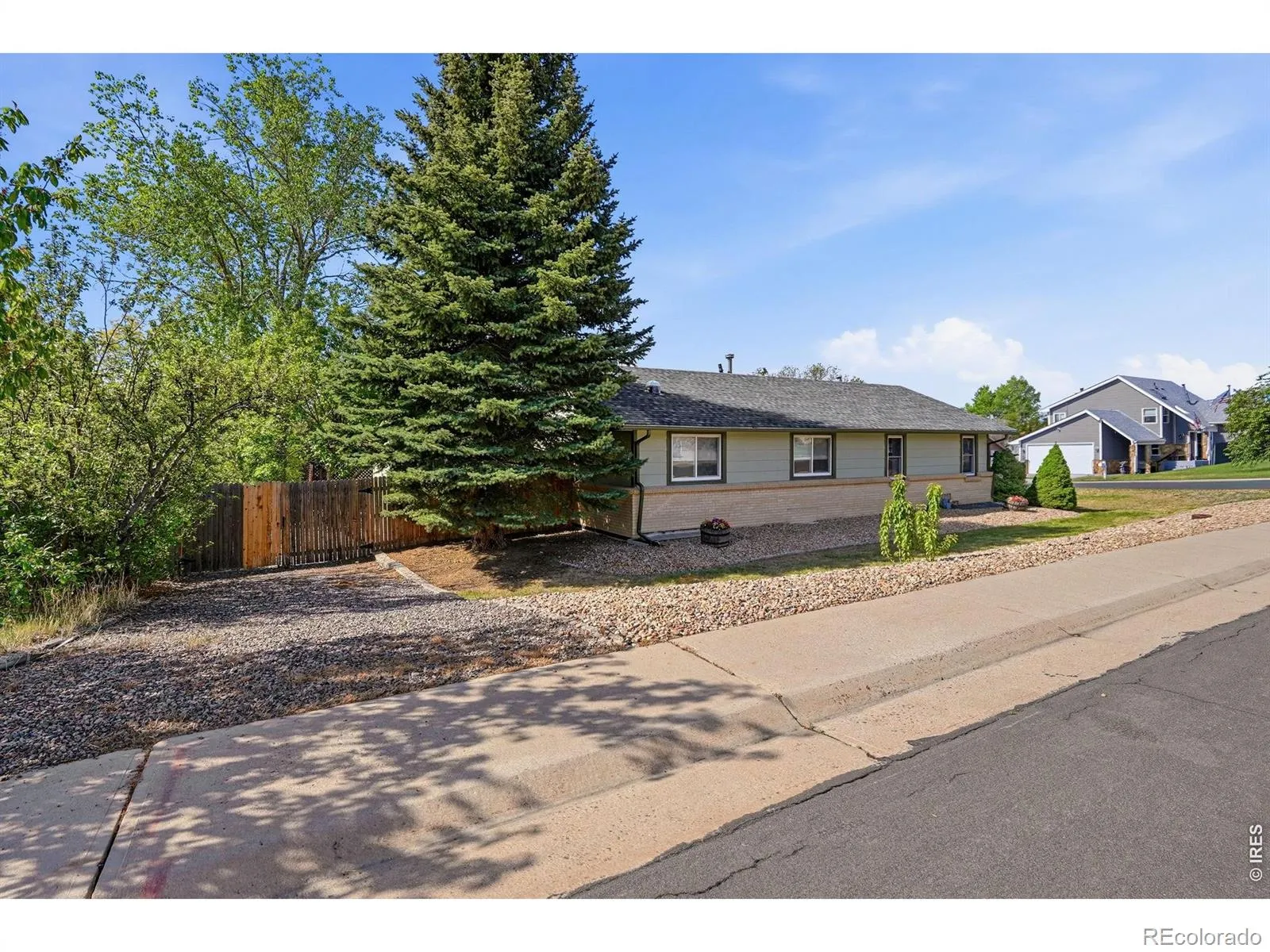 8966 Wagner Lane Westminster CO 80031 MLS #RECIR1057903 05052026044500 1600 38