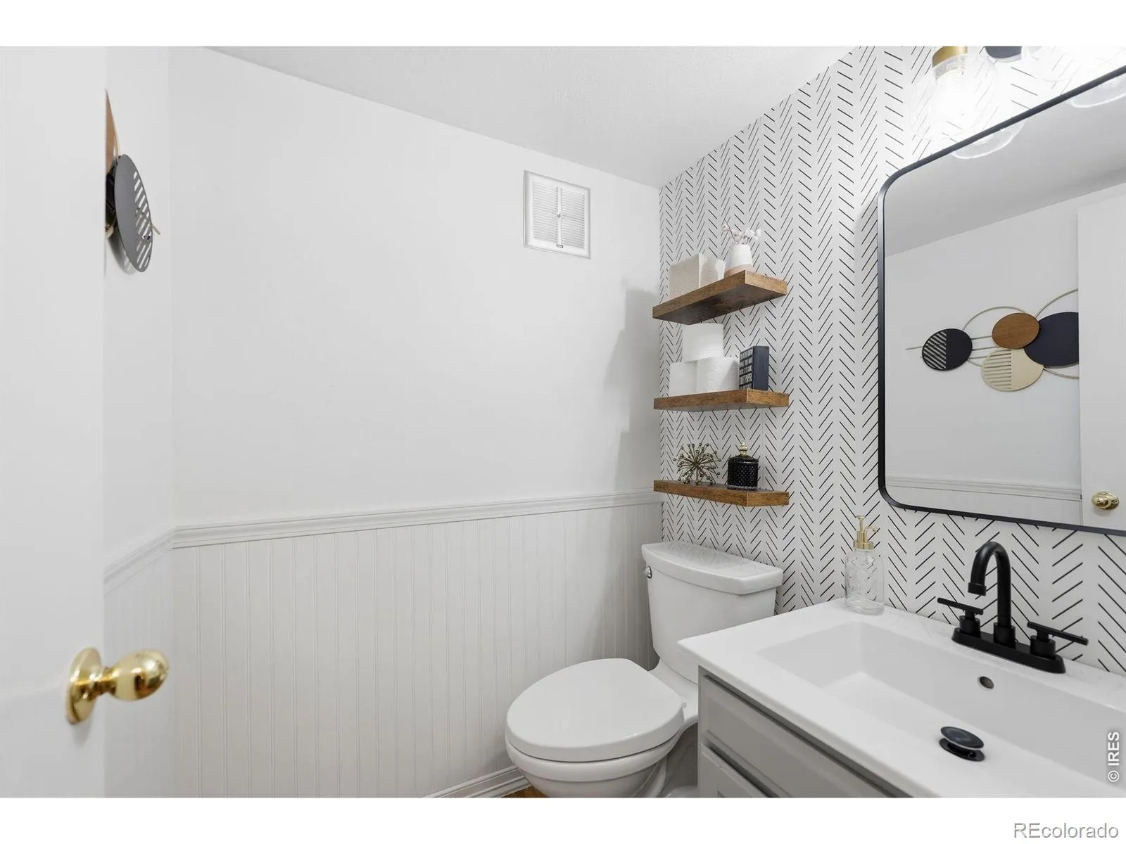 2598 S Vaughn Way #B Aurora CO 80014 MLS #REC4985384 05022026055439 1600 12