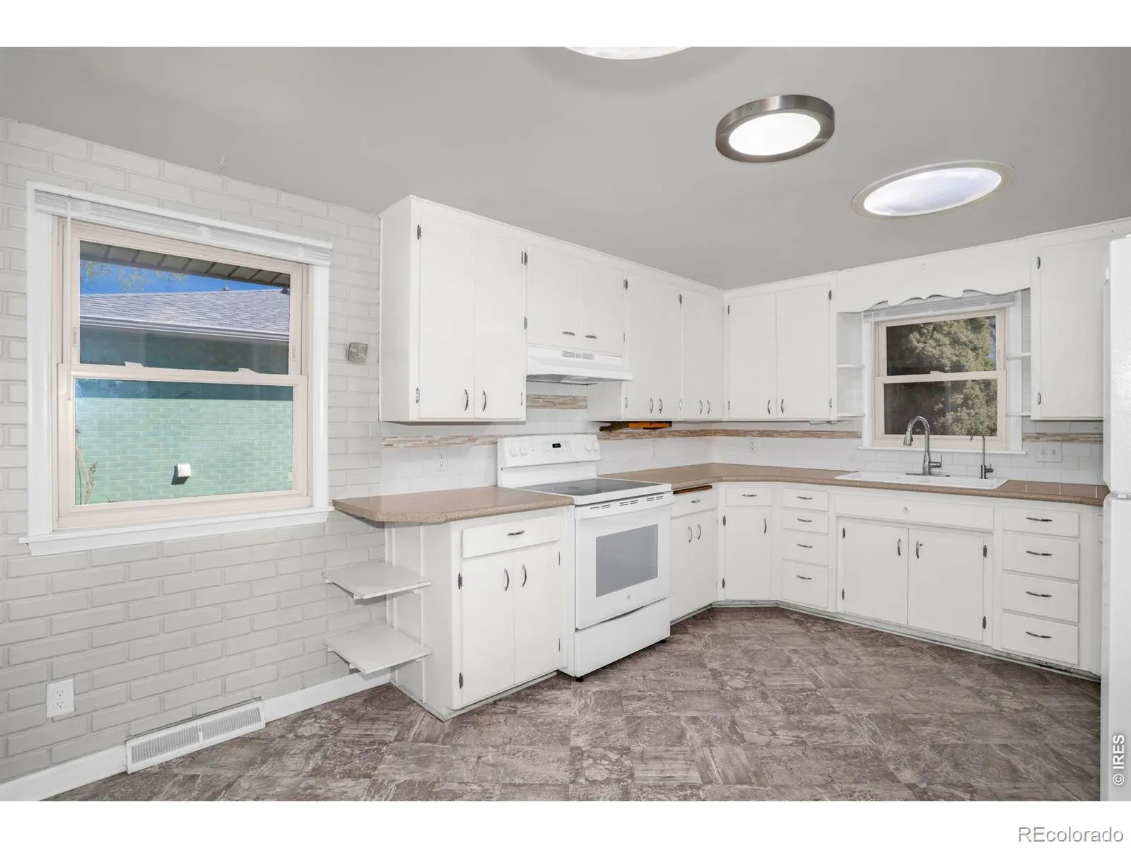 1229 Sherman Street Longmont CO 80501 MLS #RECIR1058116 05022026201514 1600 14