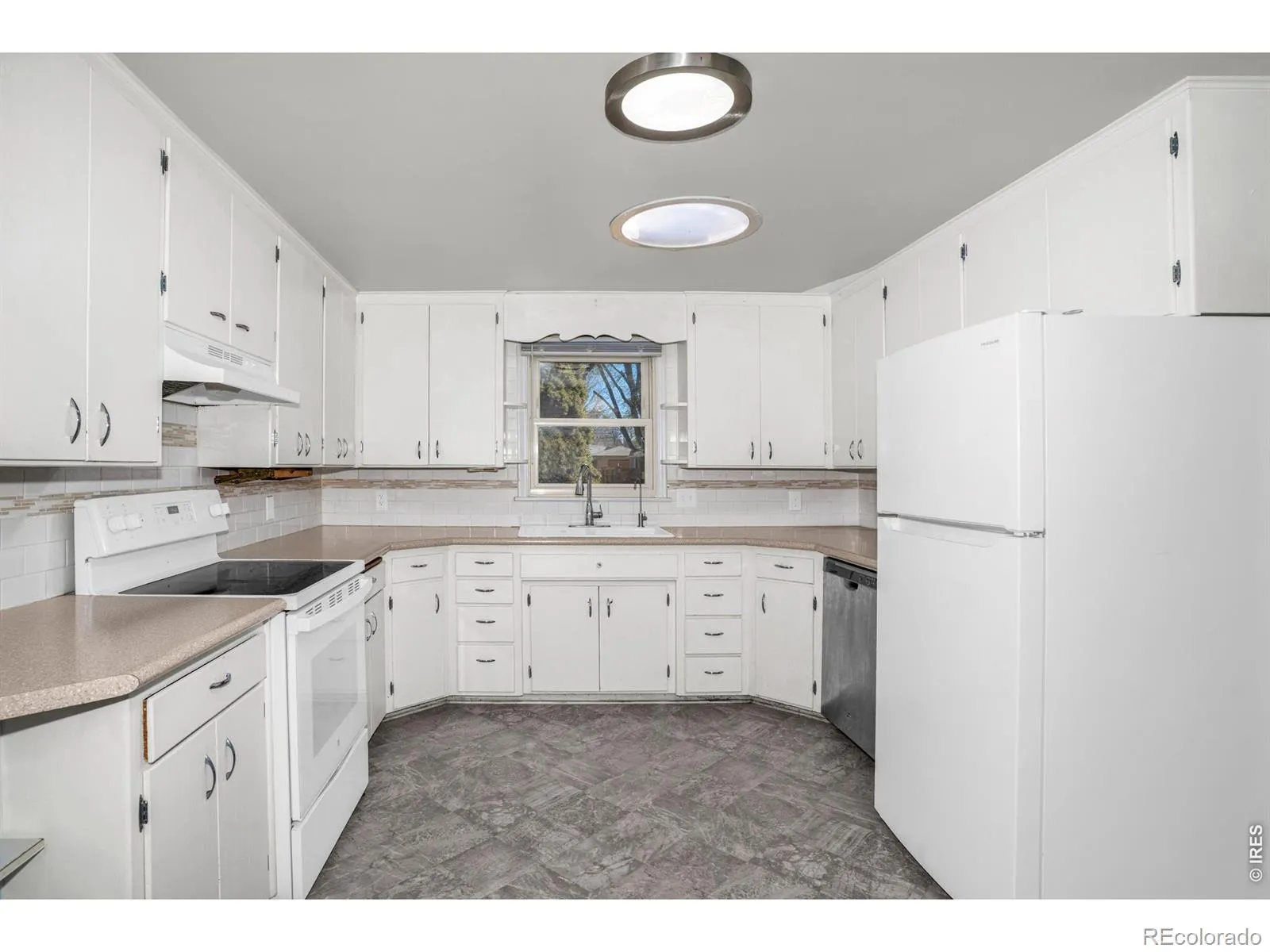 1229 Sherman Street Longmont CO 80501 MLS #RECIR1058116 05022026201514 1600 15