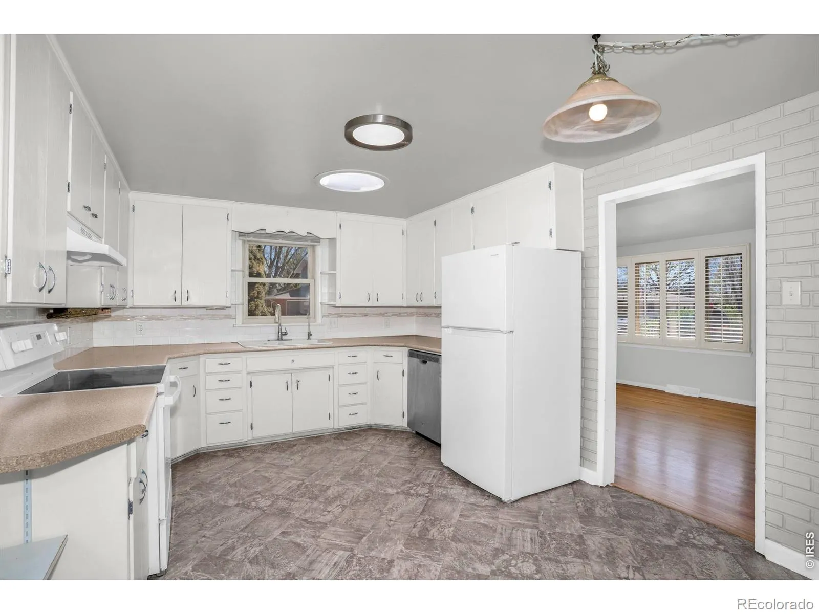 1229 Sherman Street Longmont CO 80501 MLS #RECIR1058116 05022026201514 1600 16