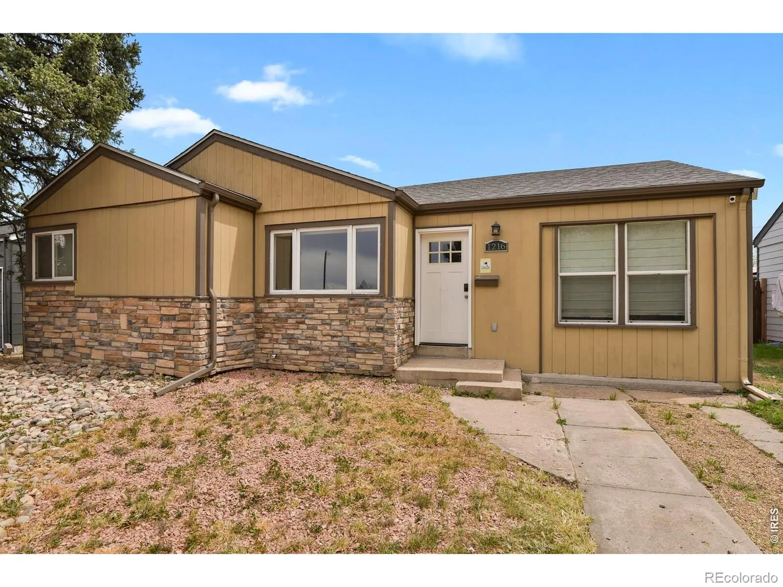 1216 Kingston Street Aurora CO 80010 MLS #RECIR1058252 05052026225400 1600 1
