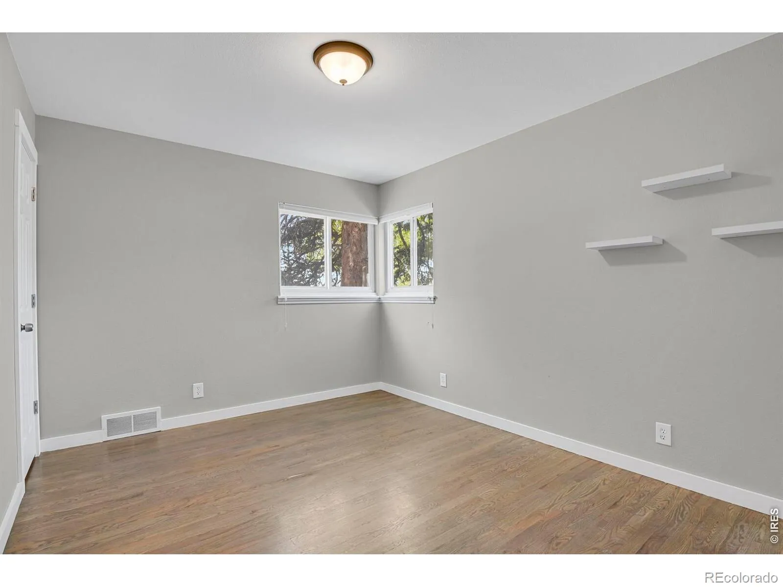 1216 Kingston Street Aurora CO 80010 MLS #RECIR1058252 05052026225400 1600 16
