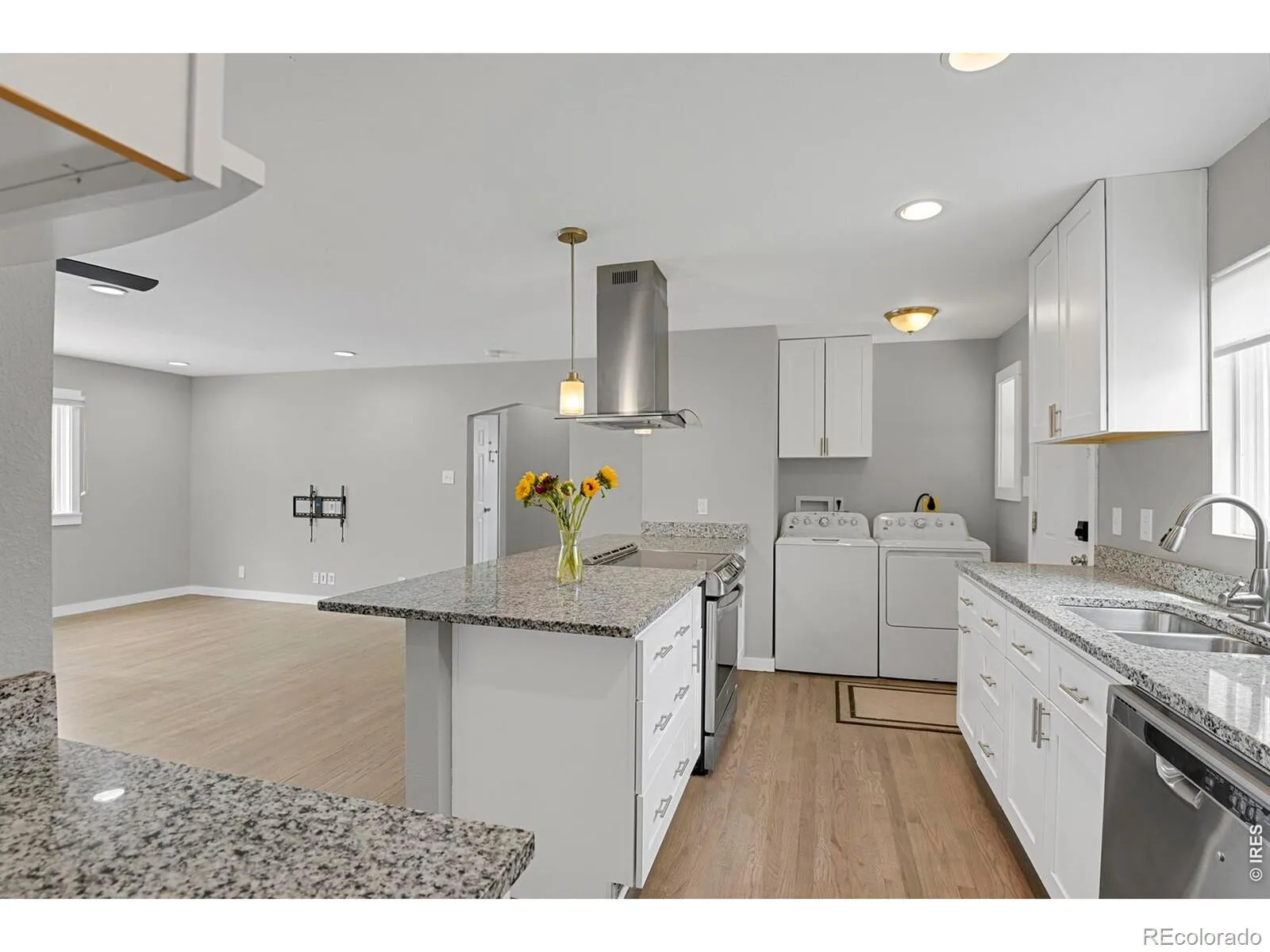 1216 Kingston Street Aurora CO 80010 MLS #RECIR1058252 05052026225400 1600 8