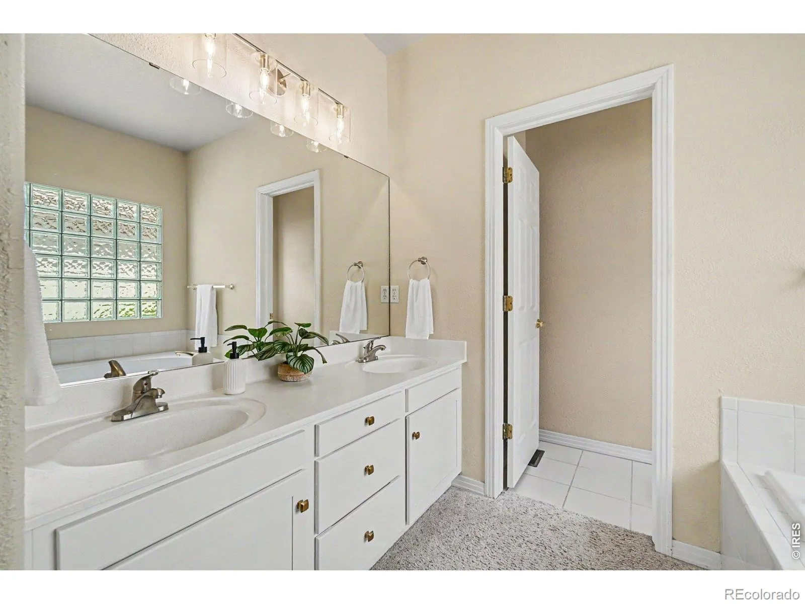 2952 Sonata Bay Court Longmont CO 80503 MLS #RECIR1058527 05102026094842 1600 14