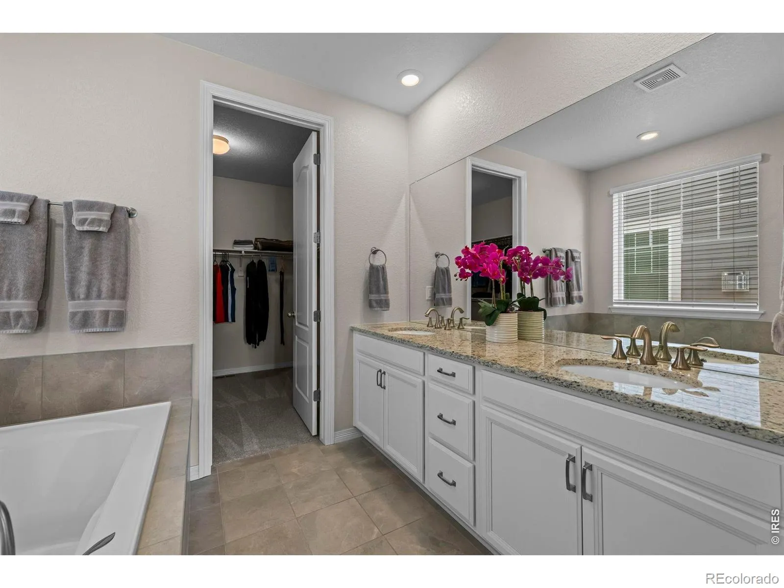 2381 Provenance Street Longmont CO 80504 MLS #RECIR1058592 05092026030737 1600 20