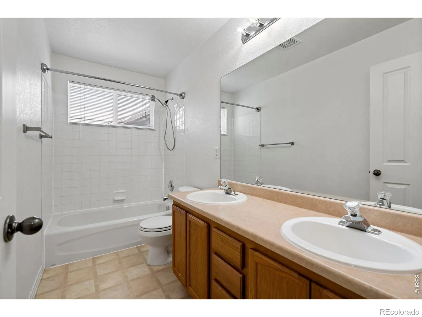 1526 Prairie Song Place Longmont CO 80504 MLS #RECIR1058634 05162026042208 1600 30