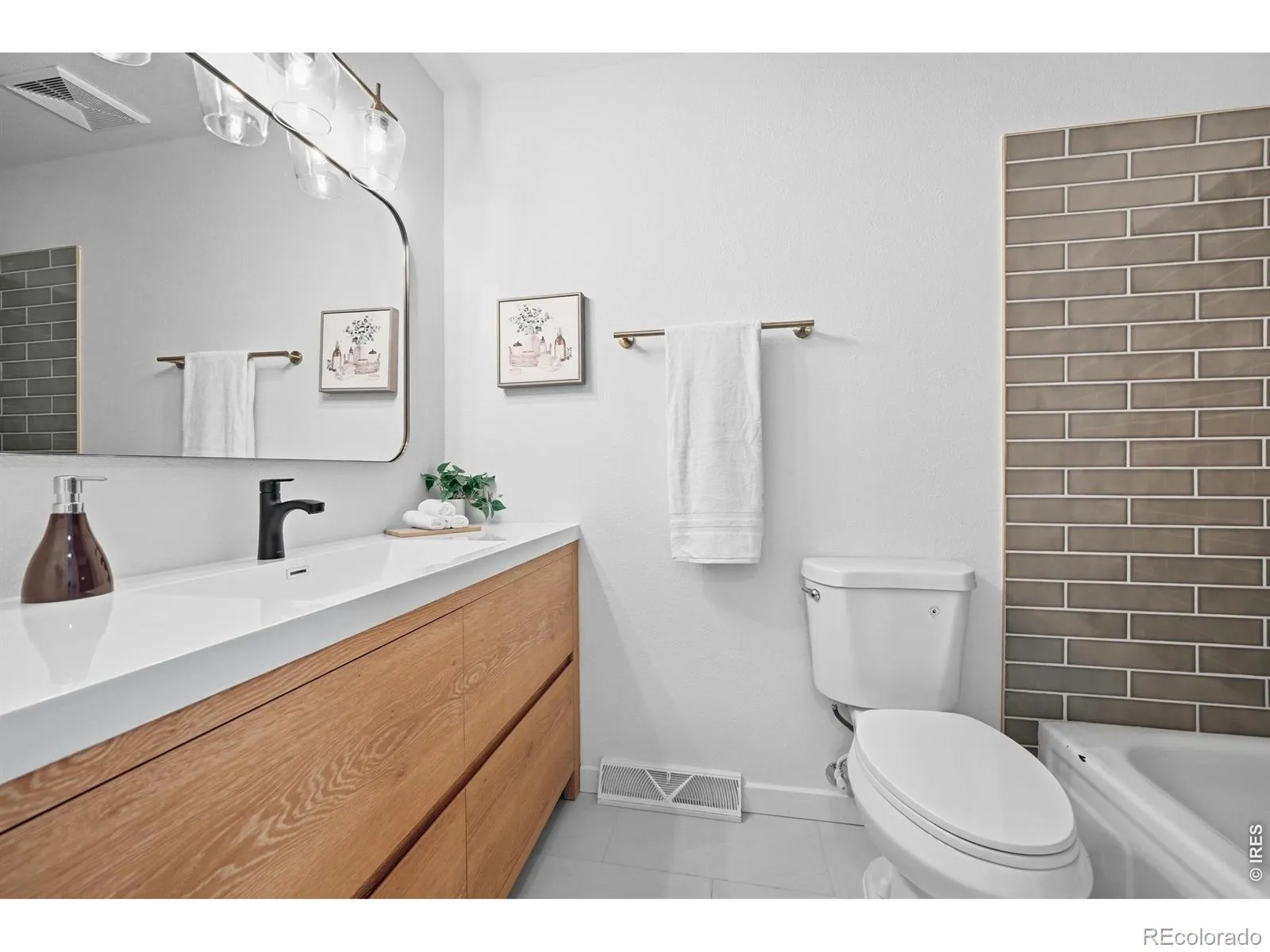 6757 Xenon Drive Arvada CO 80004 MLS #RECIR1058719 05102026152423 1600 15