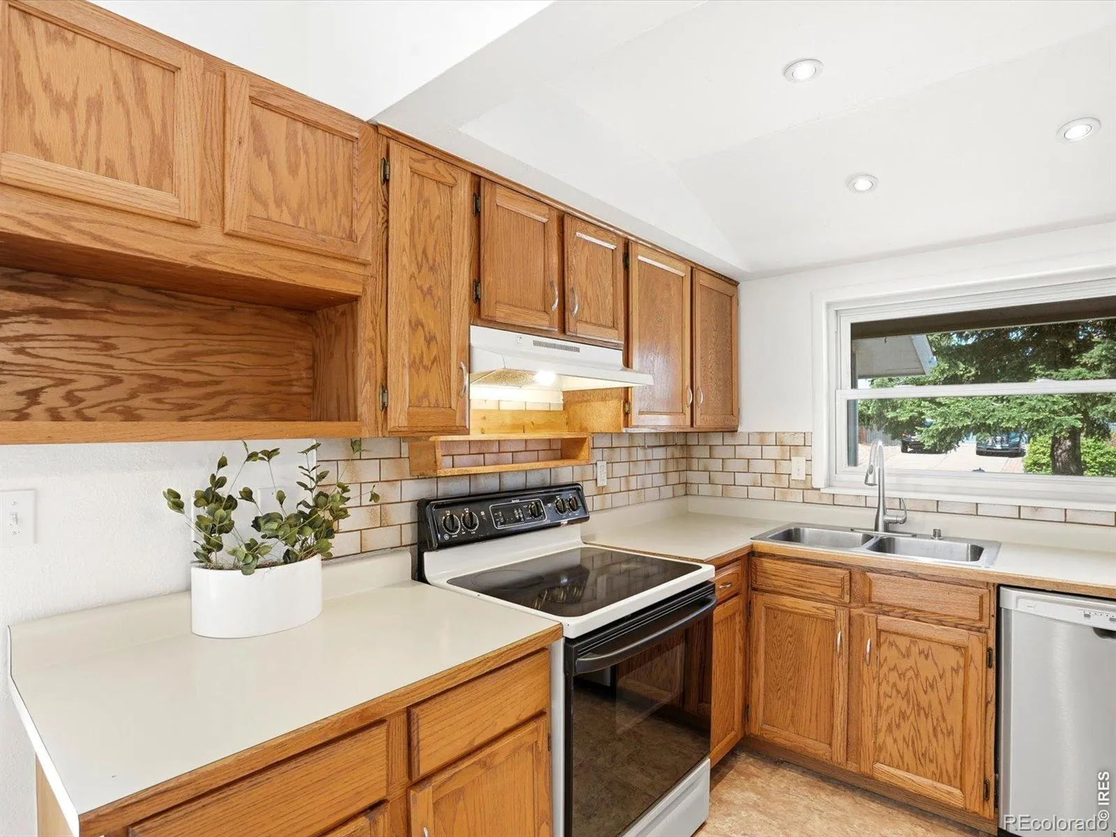 3214 W 135th Avenue Broomfield CO 80020 MLS #RECIR1058752 05122026012521 1600 10