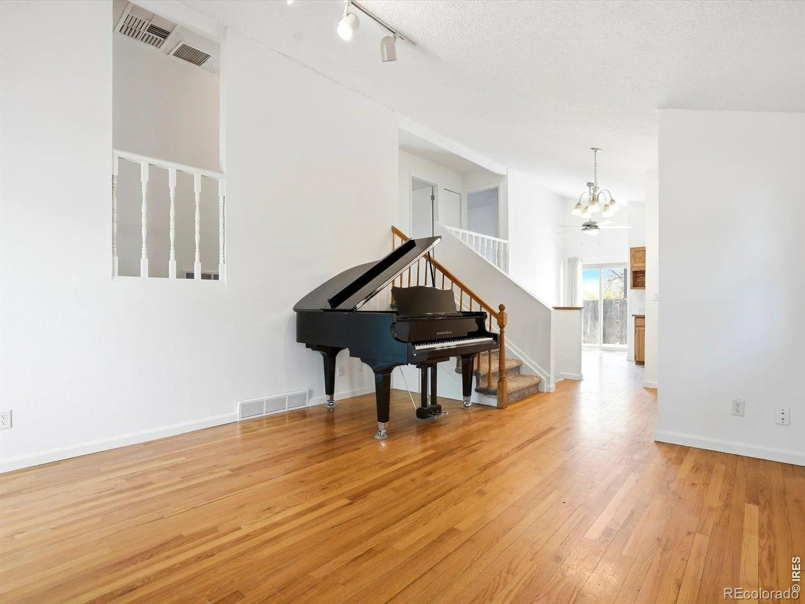3214 W 135th Avenue Broomfield CO 80020 MLS #RECIR1058752 05122026012521 1600 4
