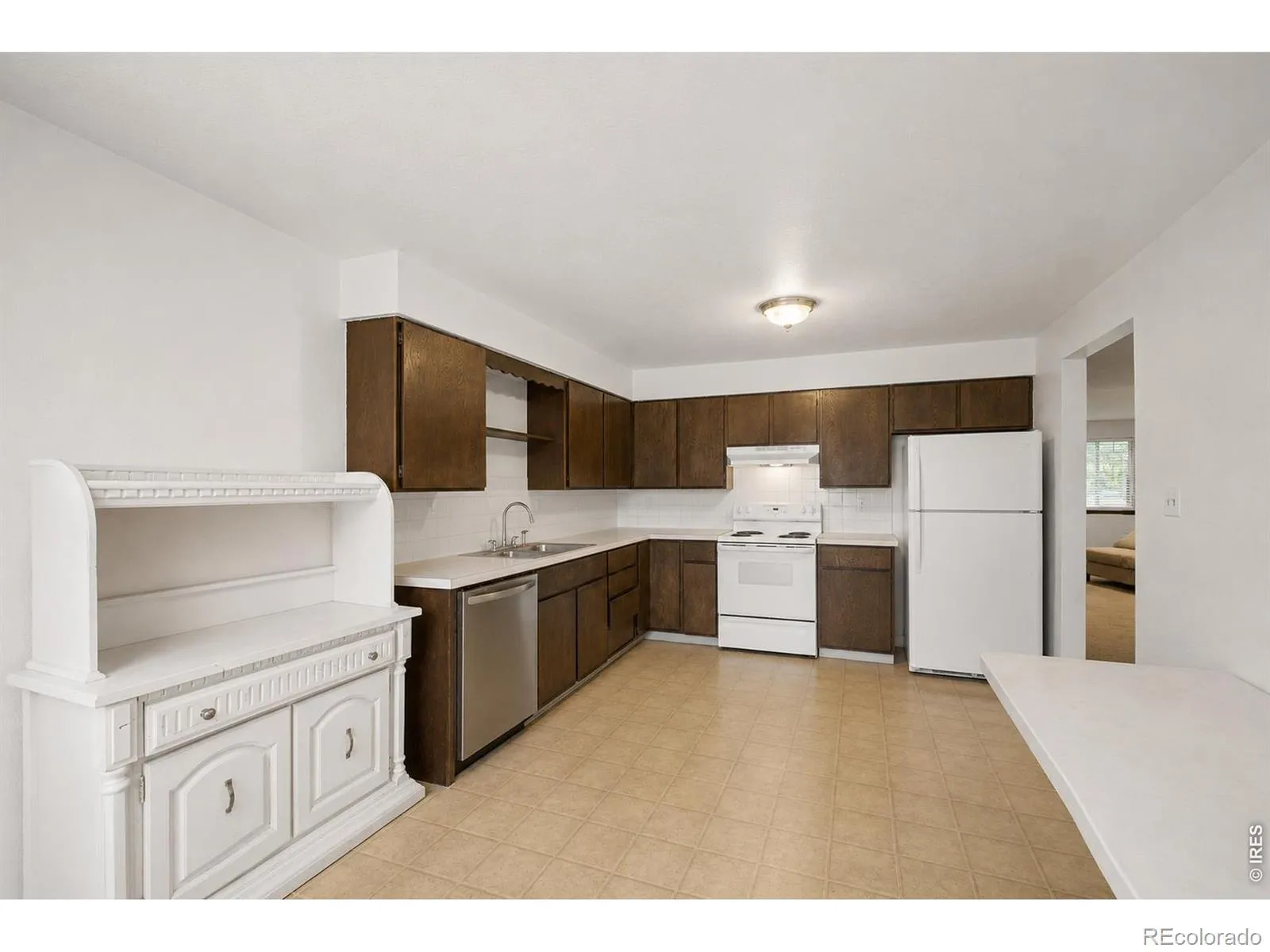 938 Kelly Place Longmont CO 80501 MLS #RECIR1058785 05122026012600 1600 13