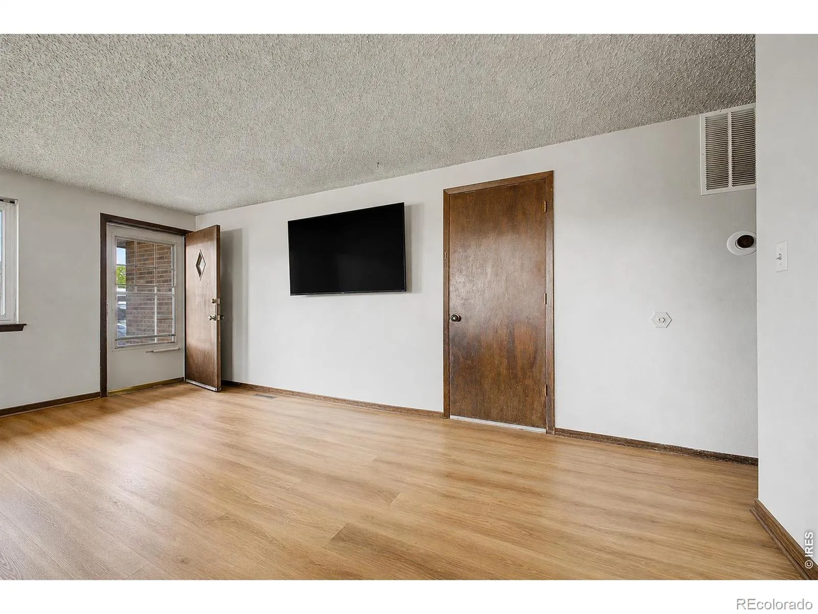 938 Kelly Place Longmont CO 80501 MLS #RECIR1058785 05122026012600 1600 2