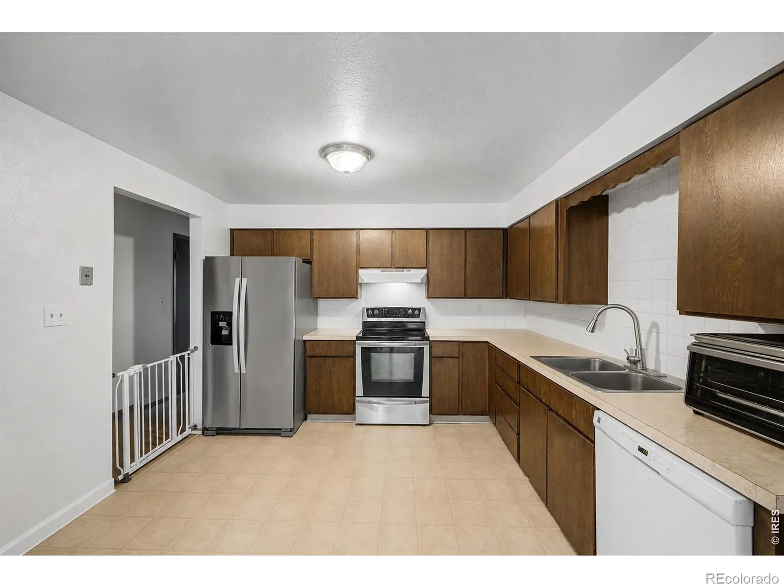 938 Kelly Place Longmont CO 80501 MLS #RECIR1058785 05122026012600 1600 3