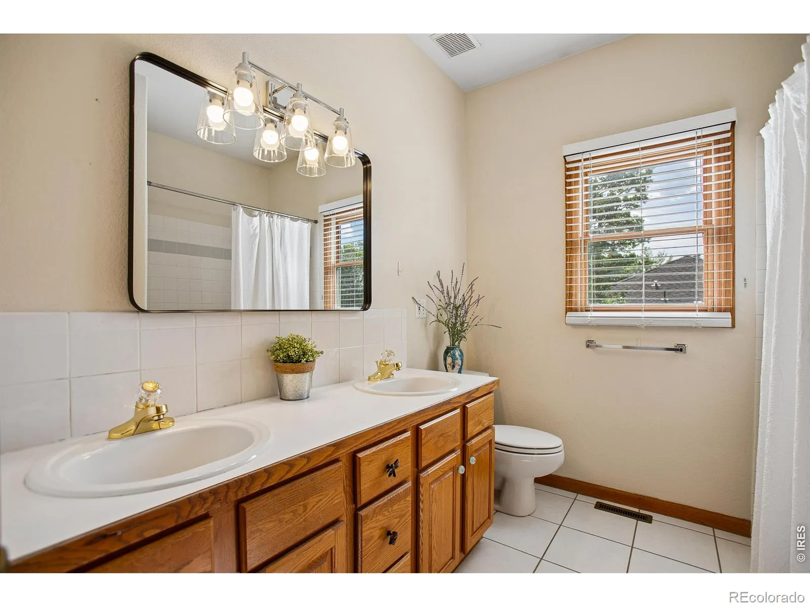 2284 Indian Peaks Circle Longmont CO 80504 | MLS #RECIR1058786 07012026155731 1600 21